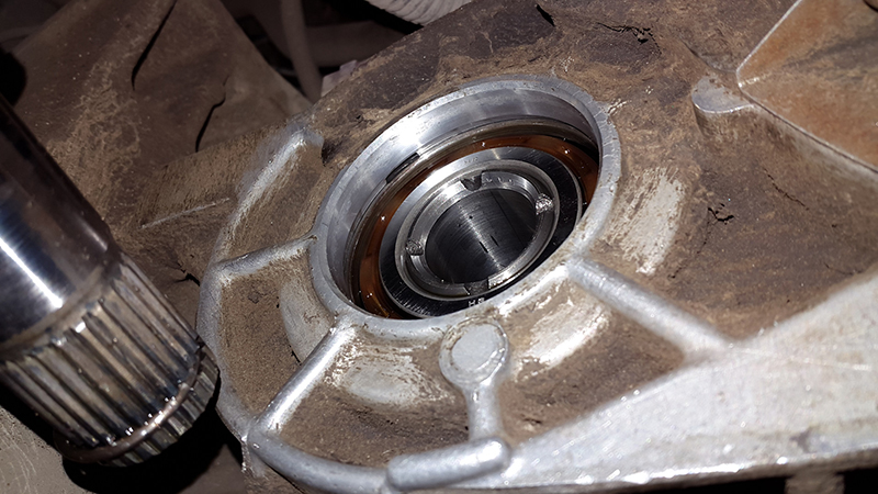 821d776s 1920 - Как поменять на коробке привода сальник