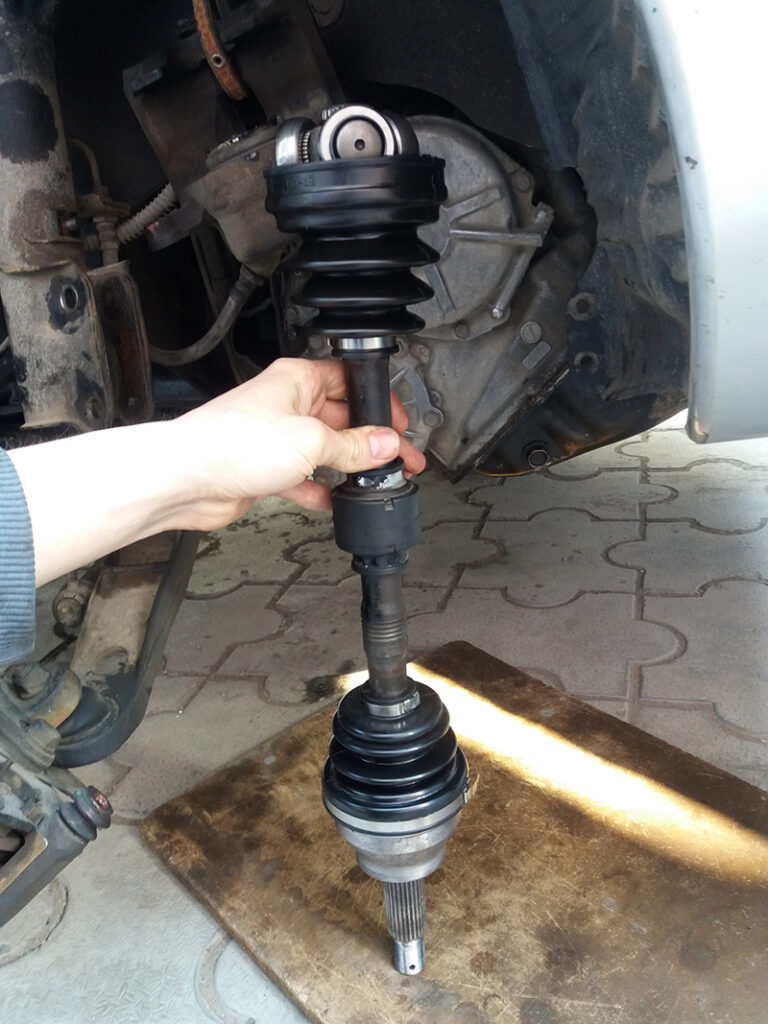 kak pomenjat pylnik na granate 768x1024 - Как поменять пыльник на гранате